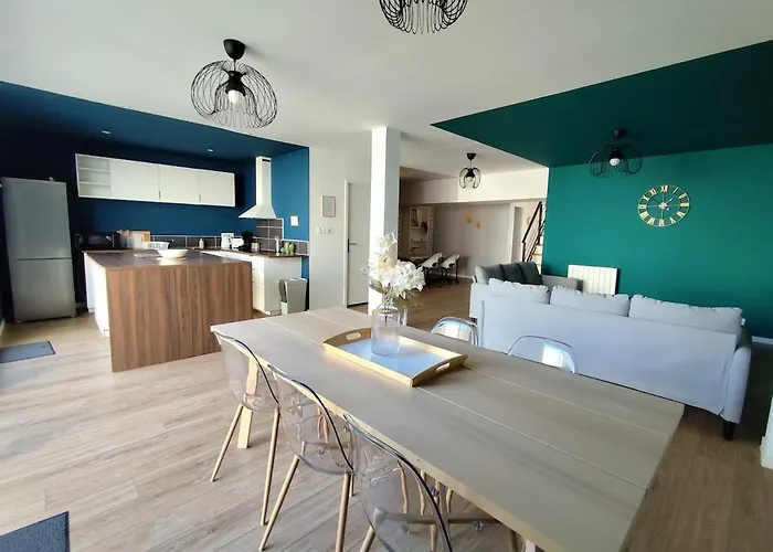 Grand Espace Et Confort à Proximité Des Facultés